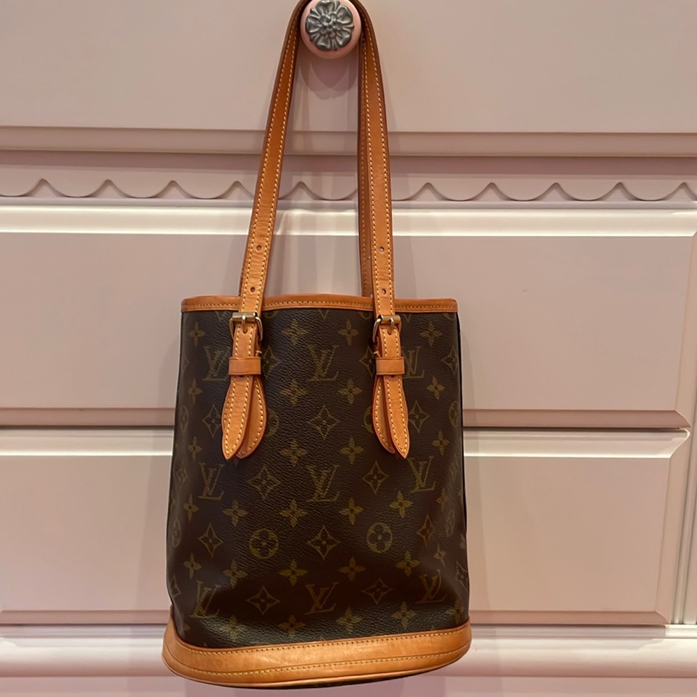 Louis Vuitton Bucket PM Shoulder Bag with Pouch